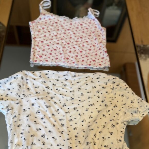 Set of 2 Pre-Loved Brandy Melville Floral Tops - One Size - Picture 5 of 6